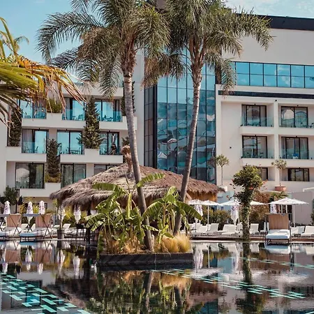 Luxury Marina Bay